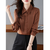 Elegantne klassikalise krae ja nööpidega naiste särk