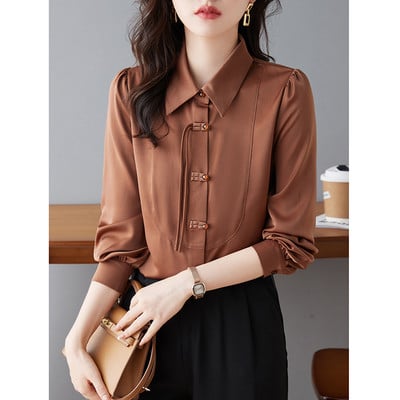 Elegantne klassikalise krae ja nööpidega naiste särk