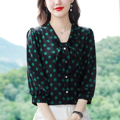 Modernūs moteriški marškiniai su kaspinu ir sagutėmis