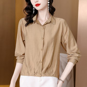 Moteriški elegantiški marškinėliai - švarus modelis su sagomis