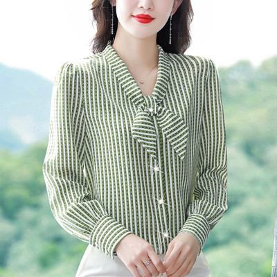 Moteriški dryžuoti marškiniai su kaspinu ir sagomis