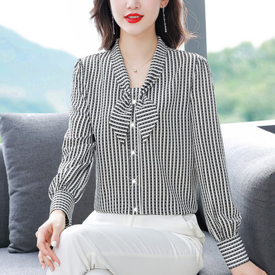 Moteriški dryžuoti marškiniai su kaspinu ir sagomis