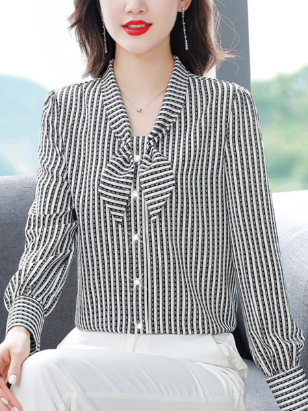 Moteriški dryžuoti marškiniai su kaspinu ir sagomis