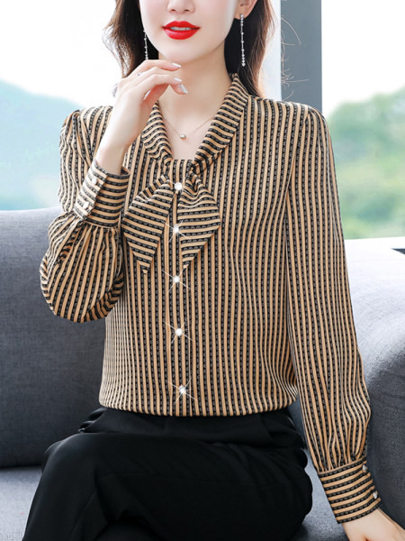 Moteriški dryžuoti marškiniai su kaspinu ir sagomis