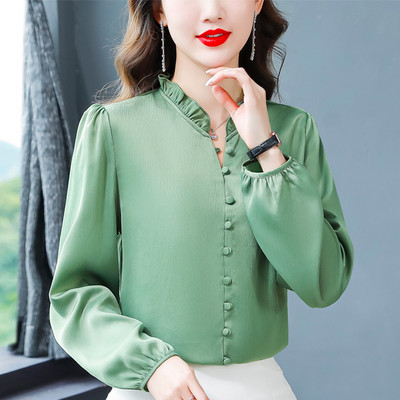 Elegantna ženska košulja dugih rukava i špicastog dekoltea