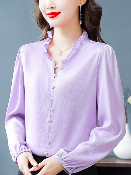 Elegantna ženska košulja dugih rukava i špicastog dekoltea