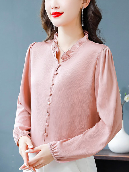 Elegantna ženska košulja dugih rukava i špicastog dekoltea