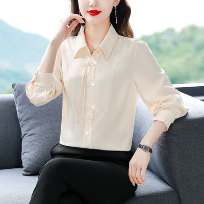 Elegantna košulja s dugim rukavima i kopčanjem na gumbe