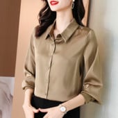 Tinkamo modelio moteriški marškinėliai su sagomis