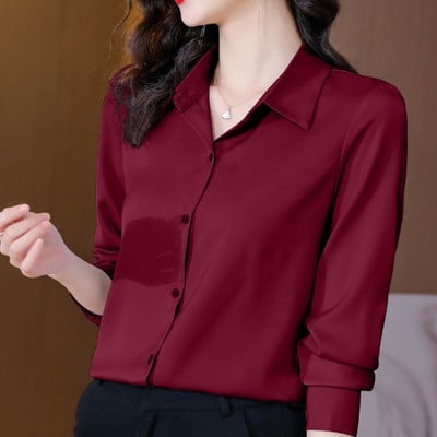 Tinkamo modelio moteriški marškinėliai su sagomis