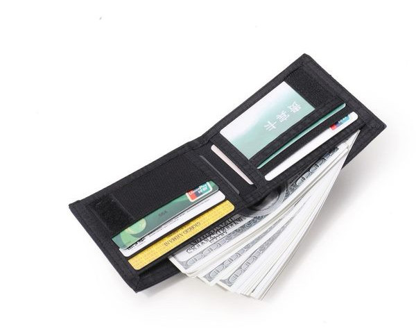 Vyriška piniginė su kreditine kortele