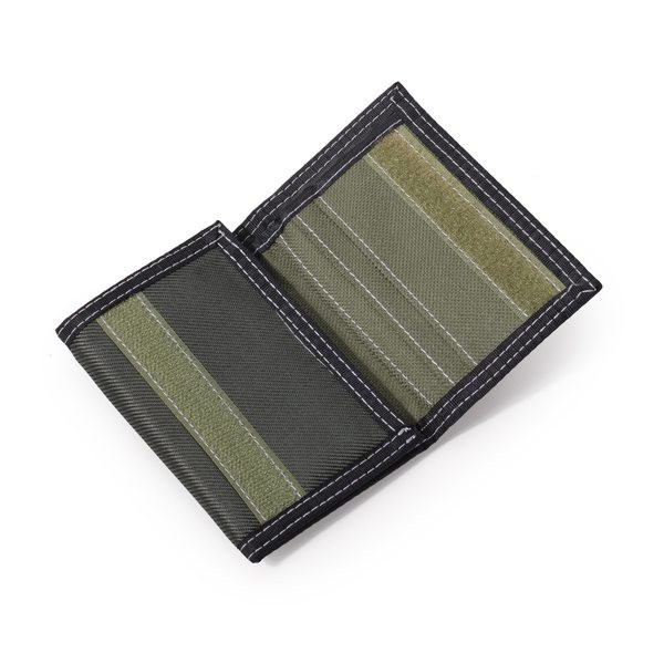 Meeste rahakott kirja ja takjakinnitusega