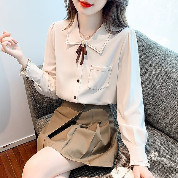 Sügisene naiste särk klassikalise krae ja taskuga