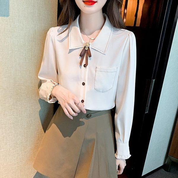 Sügisene naiste särk klassikalise krae ja taskuga