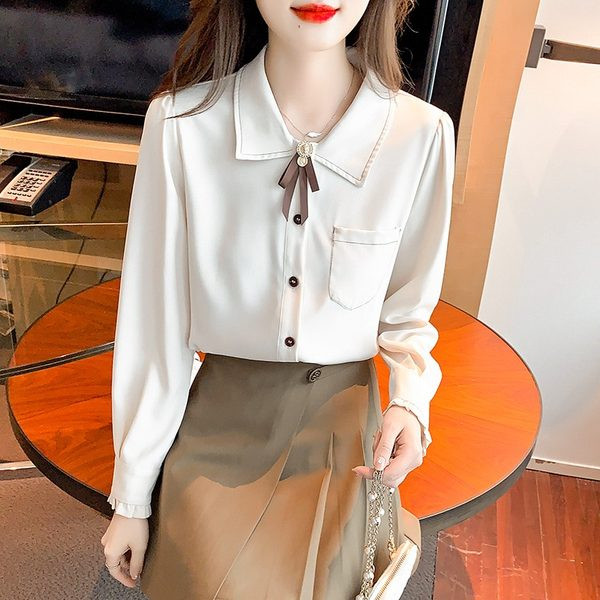 Sügisene naiste särk klassikalise krae ja taskuga