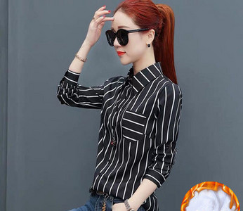 Moteriški vidutinio ilgio marškinėliai su diržu