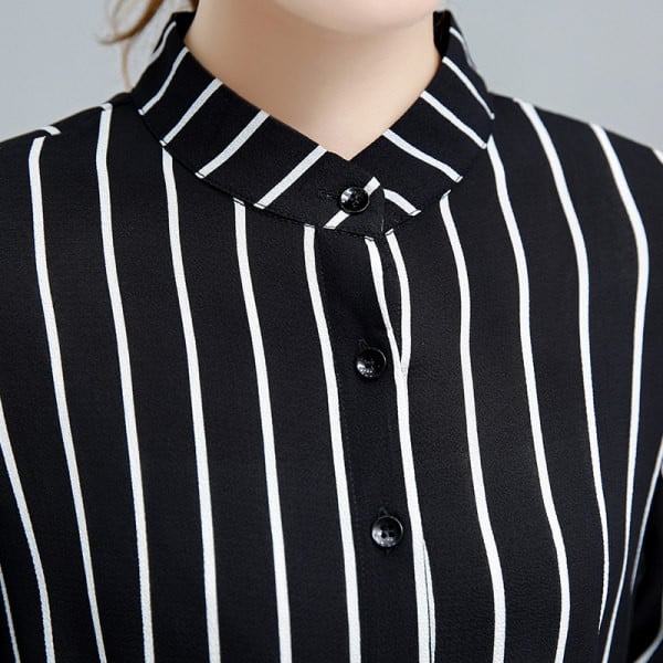 Moteriški vidutinio ilgio marškinėliai su diržu