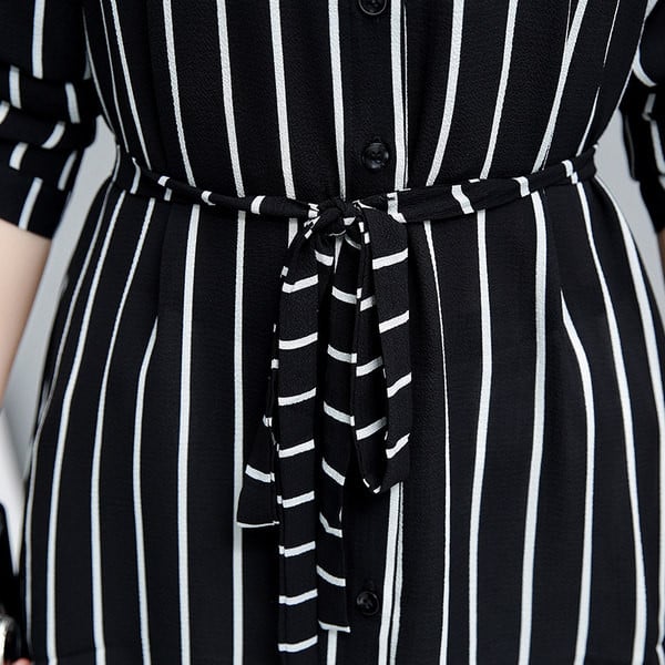 Moteriški vidutinio ilgio marškinėliai su diržu