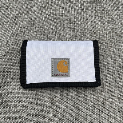 Įvairių spalvų vyriška piniginė