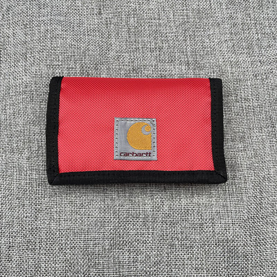 Įvairių spalvų vyriška piniginė