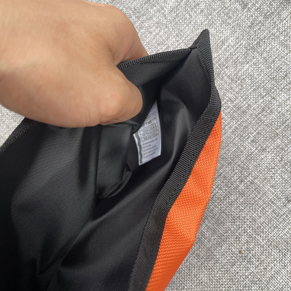 Įvairių spalvų vyriška piniginė