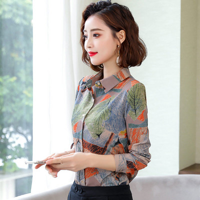 Spalvingi moteriški marškiniai klasikine apykakle