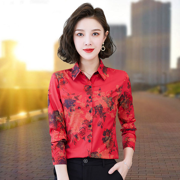 Spalvingi moteriški marškiniai klasikine apykakle