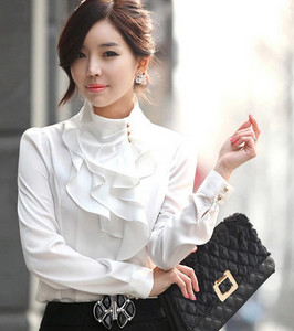 Elegáns női ing hosszú ujjal és magas gallérral