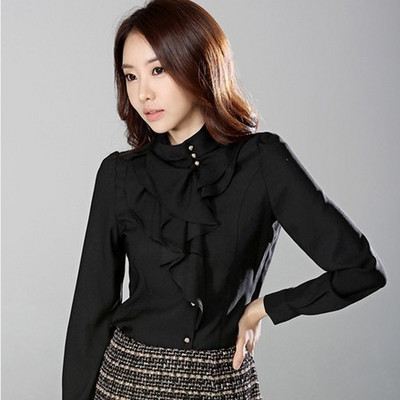 Elegáns női ing hosszú ujjal és magas gallérral