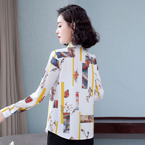 Elegáns női ing klasszikus gallérral, színes motívumokkal