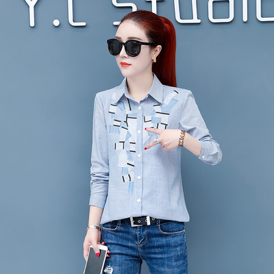 Dryžuoti moteriški marškiniai klasikine apykakle – trijų spalvų