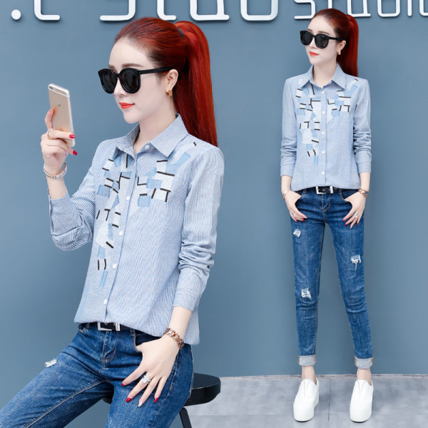 Dryžuoti moteriški marškiniai klasikine apykakle – trijų spalvų