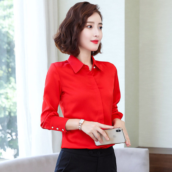 Elegáns női ing hosszú ujjal, gombos rögzítéssel