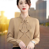 Moodne pikkade varrukate nööpide ja ovaalse kaelusega särk