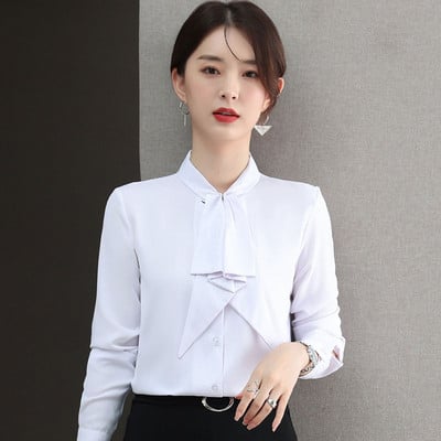 Moodne pikkade varrukate nööpide ja ovaalse kaelusega särk