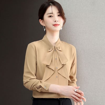 Moodne pikkade varrukate nööpide ja ovaalse kaelusega särk