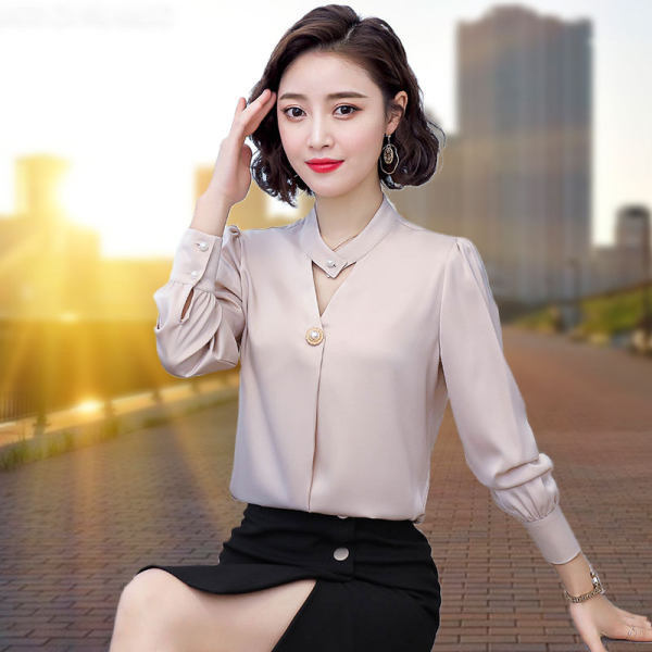 Elegantiški moteriški marškiniai su sagomis ir dekoratyviniais perlais