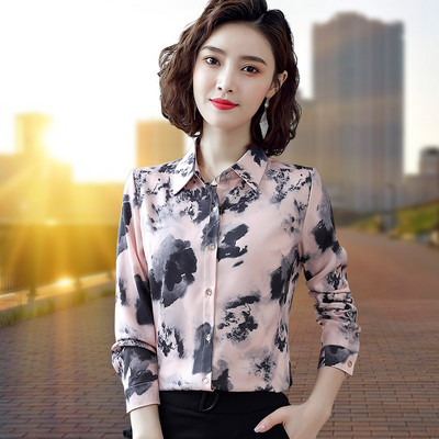 Női alkalmi ing gombokkal és mintával