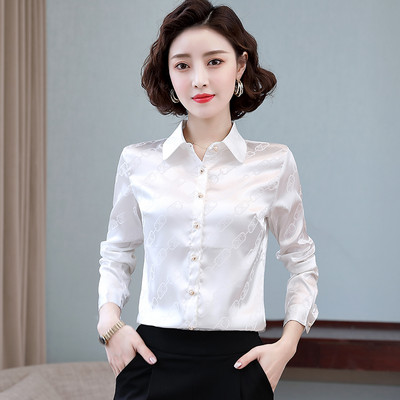 Elegáns női ing figurákkal és gombokkal