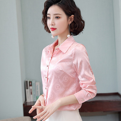 Elegáns női ing figurákkal és gombokkal