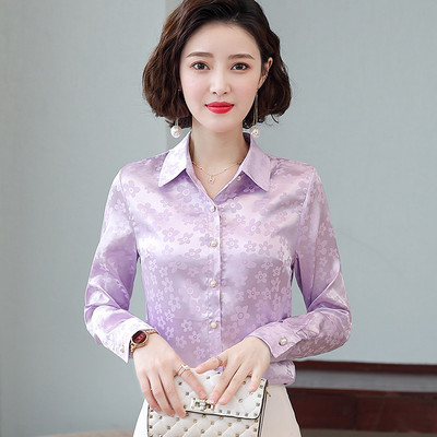 Elegáns női ing figurákkal és gombokkal