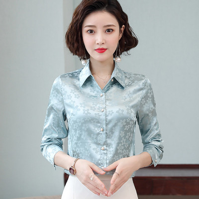 Elegáns női ing figurákkal és gombokkal