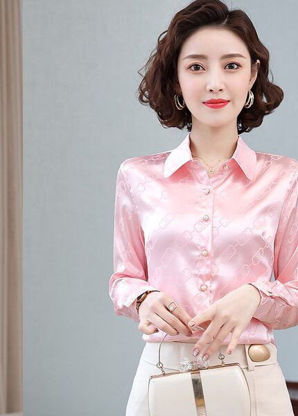 Elegáns női ing figurákkal és gombokkal