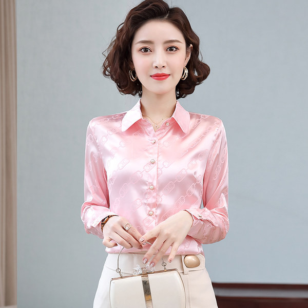 Elegáns női ing figurákkal és gombokkal