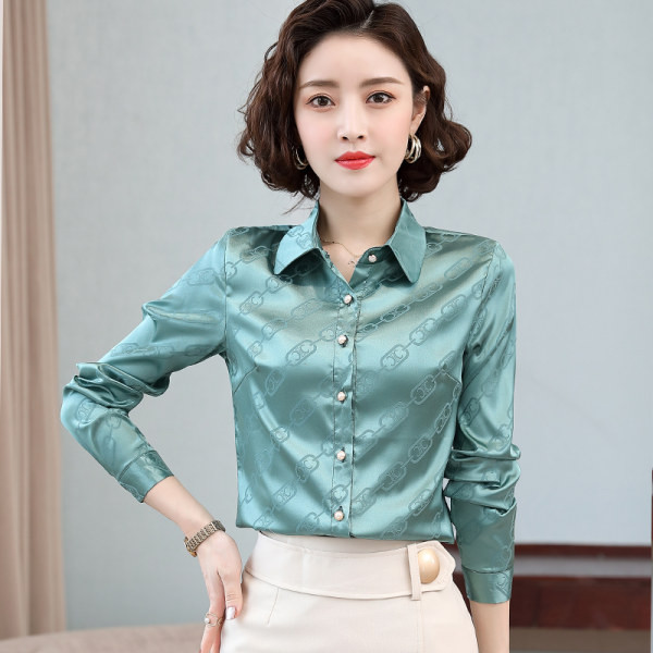 Elegáns női ing figurákkal és gombokkal
