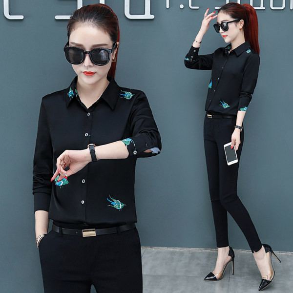 Elegantiški moteriški marškiniai su sagomis ir raštu