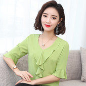 Moteriški marškiniai su V formos iškirpte ir iškirptomis rankovėmis