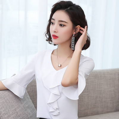 Moteriški marškiniai su V formos iškirpte ir iškirptomis rankovėmis