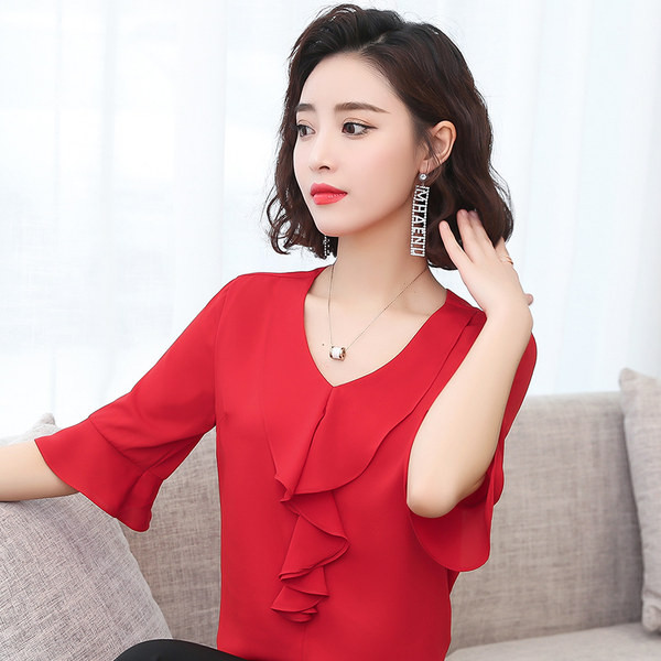 Moteriški marškiniai su V formos iškirpte ir iškirptomis rankovėmis