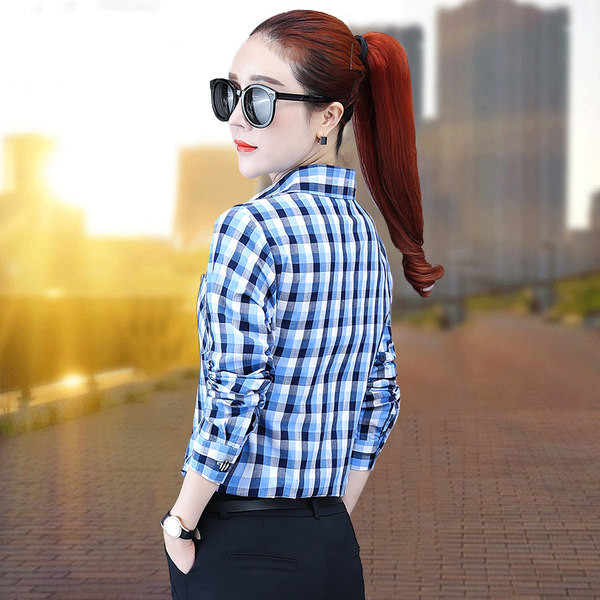 Ženska prugasta košulja s džepom i gumbima